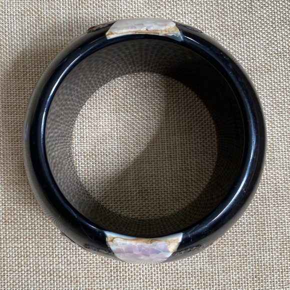 PONO Joan Goodman Italian Resin Bracelet W/ Mother Of Pearl Maltese Cross Inlay - Picture 6 of 8